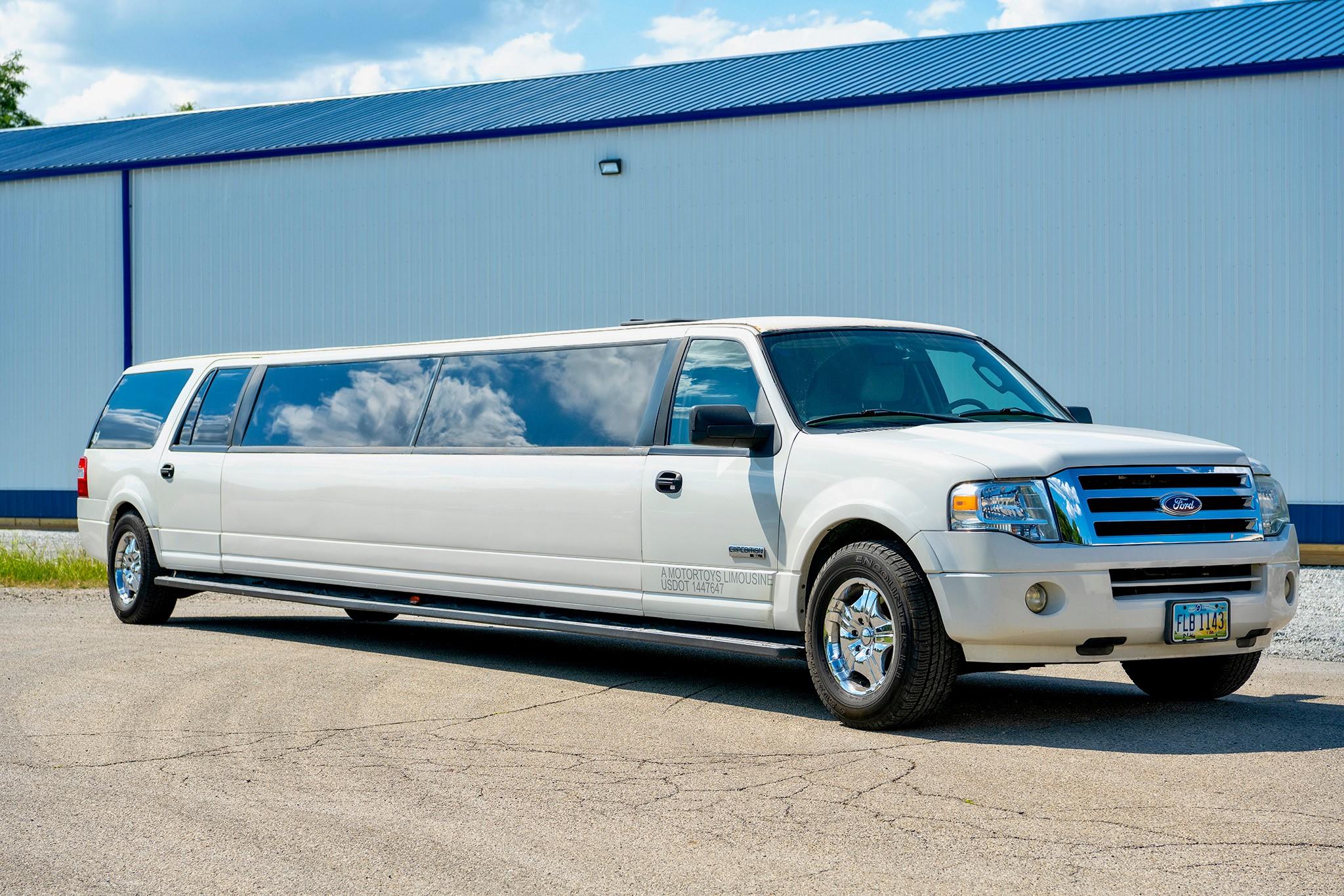 MT Limo Unit 27  20 Passenger Expedition