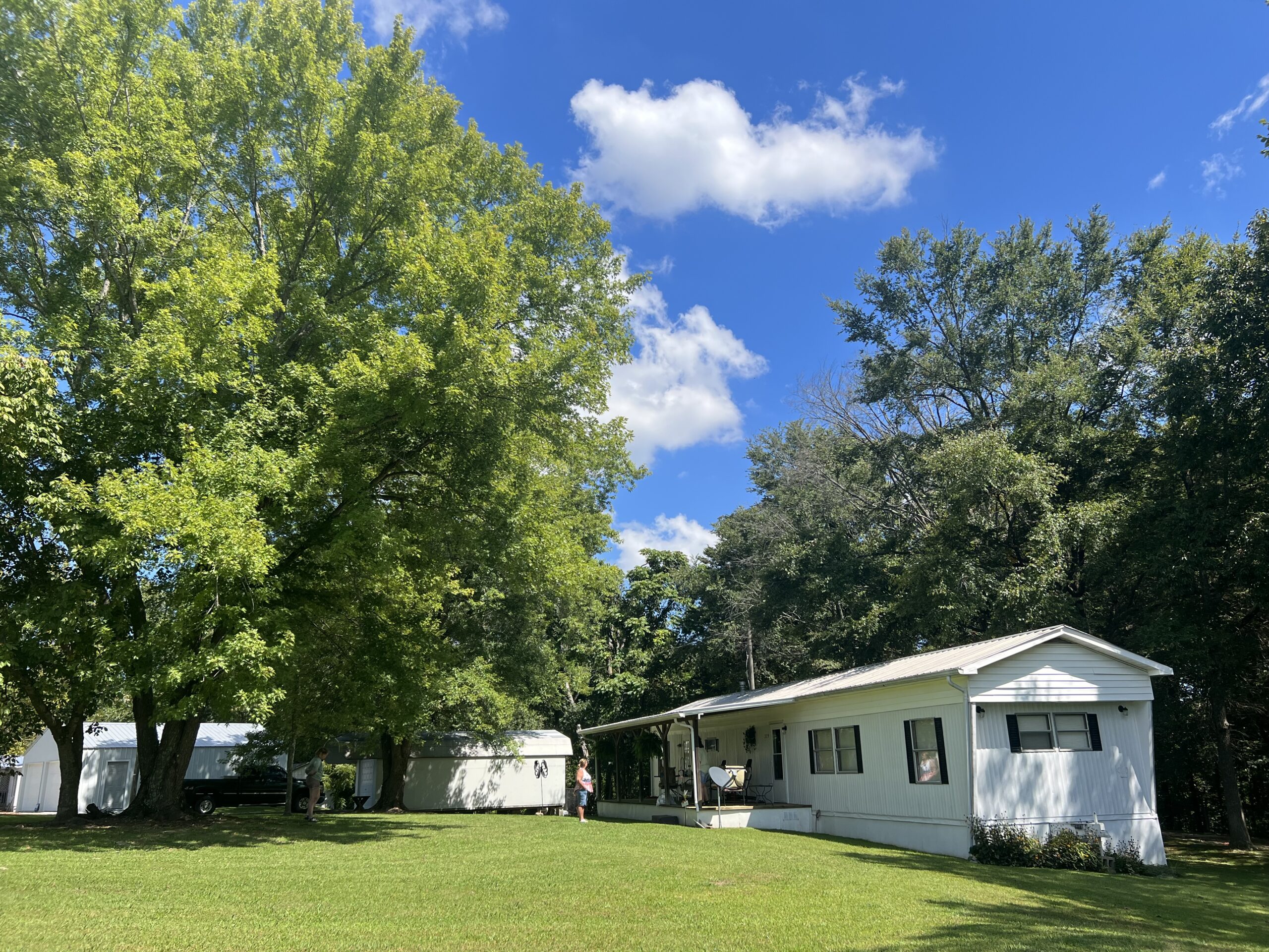 MT Limo Unit 27  20 Passenger Expedition